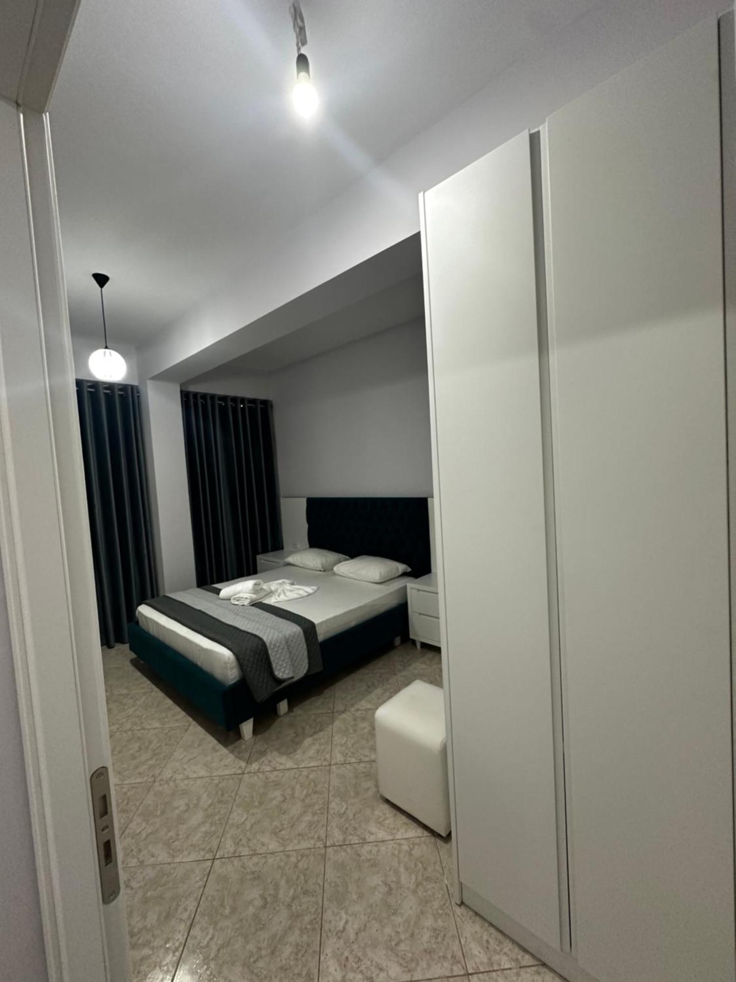 Ylli'S Apartments Sarandë Exteriör bild