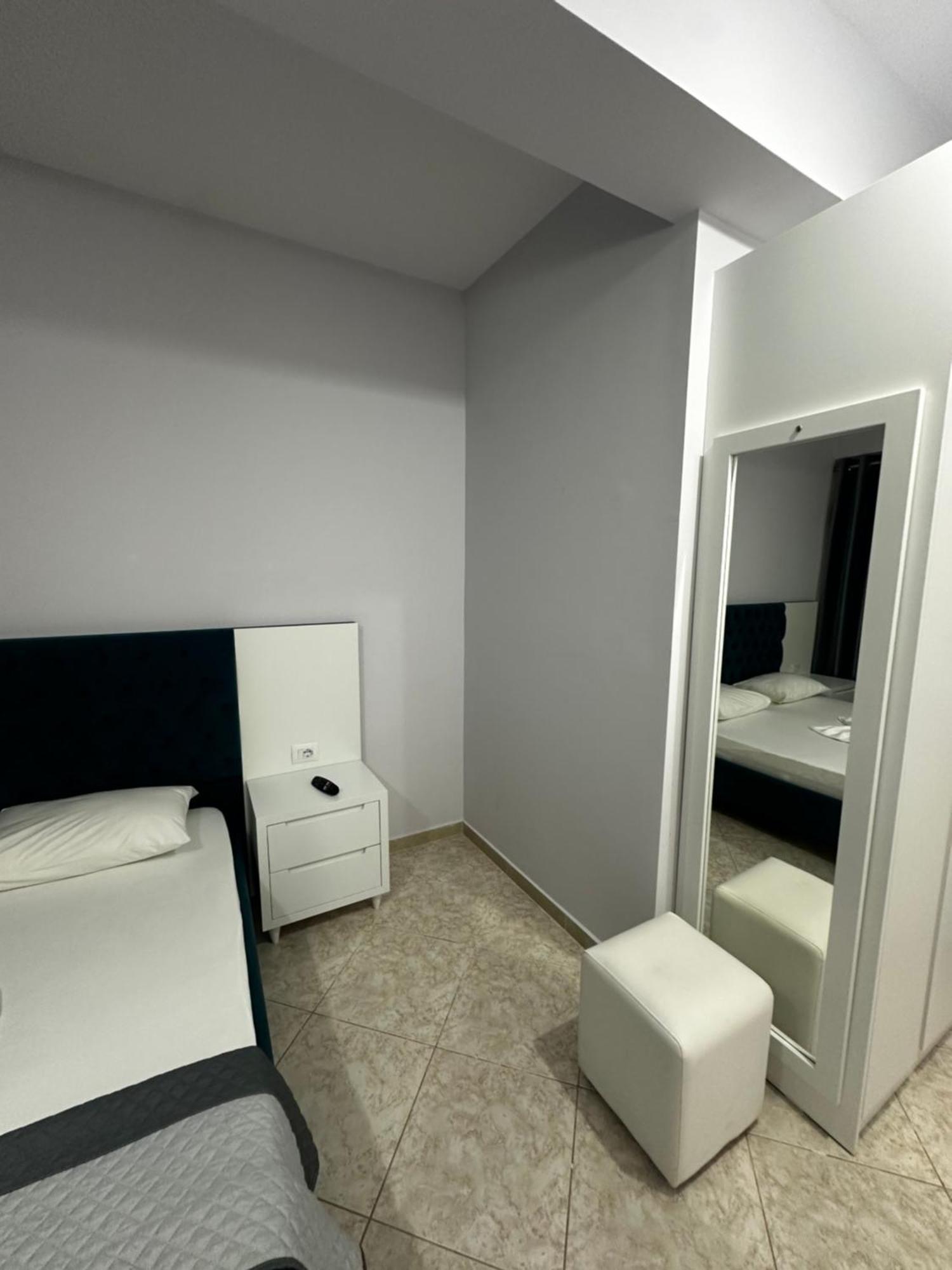 Ylli'S Apartments Sarandë Exteriör bild